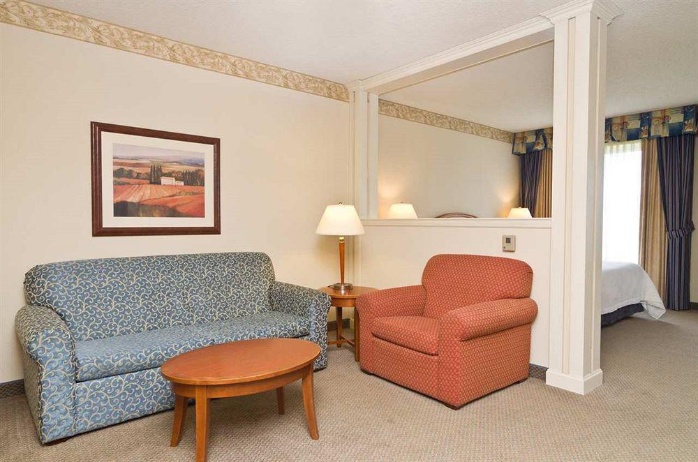 Hilton Garden Inn Вустер Экстерьер фото