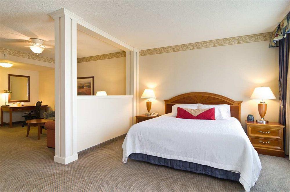 Hilton Garden Inn Вустер Экстерьер фото