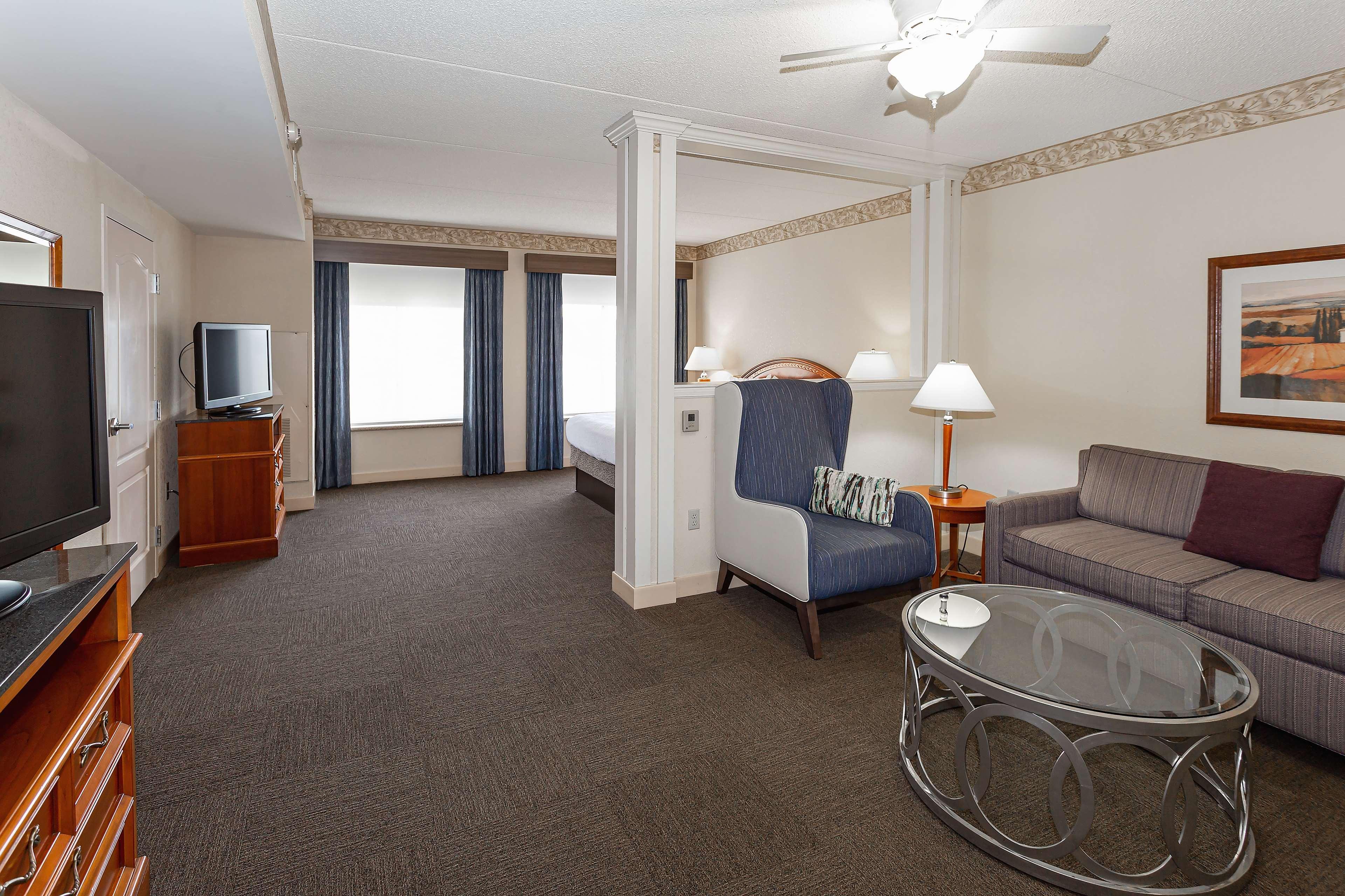 Hilton Garden Inn Вустер Экстерьер фото