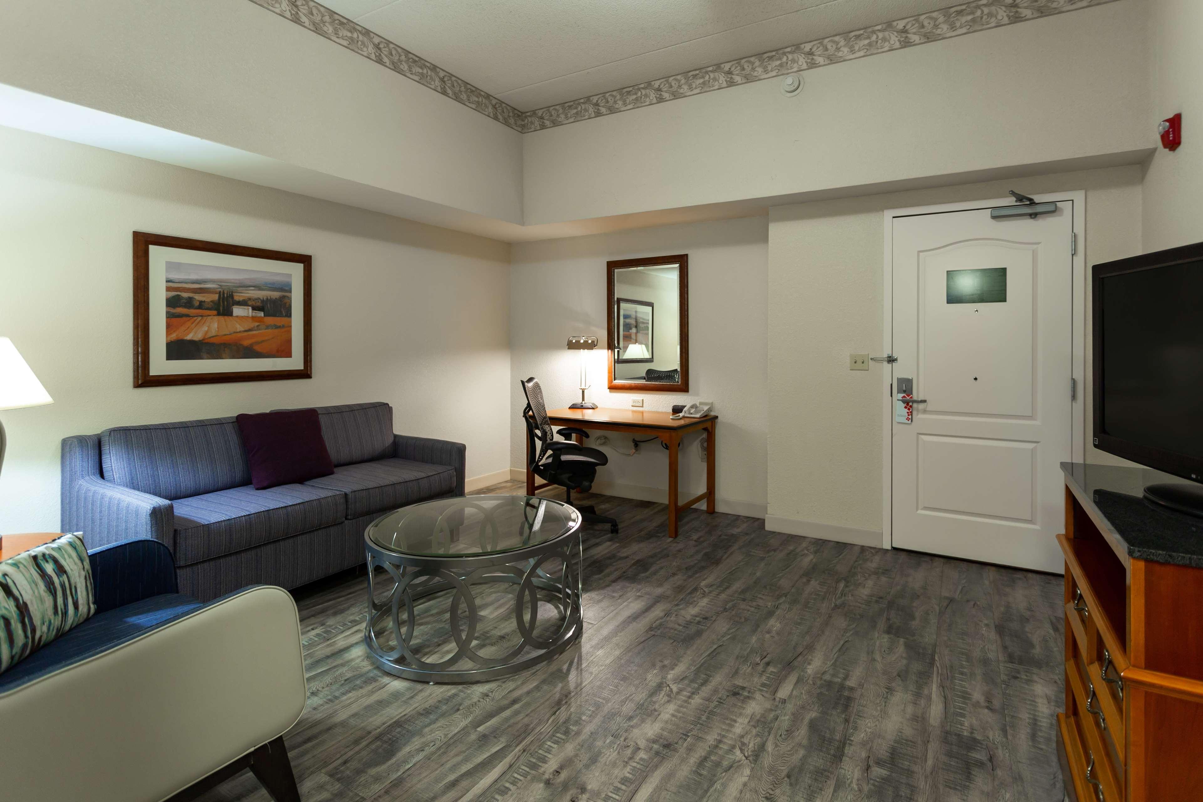 Hilton Garden Inn Вустер Экстерьер фото