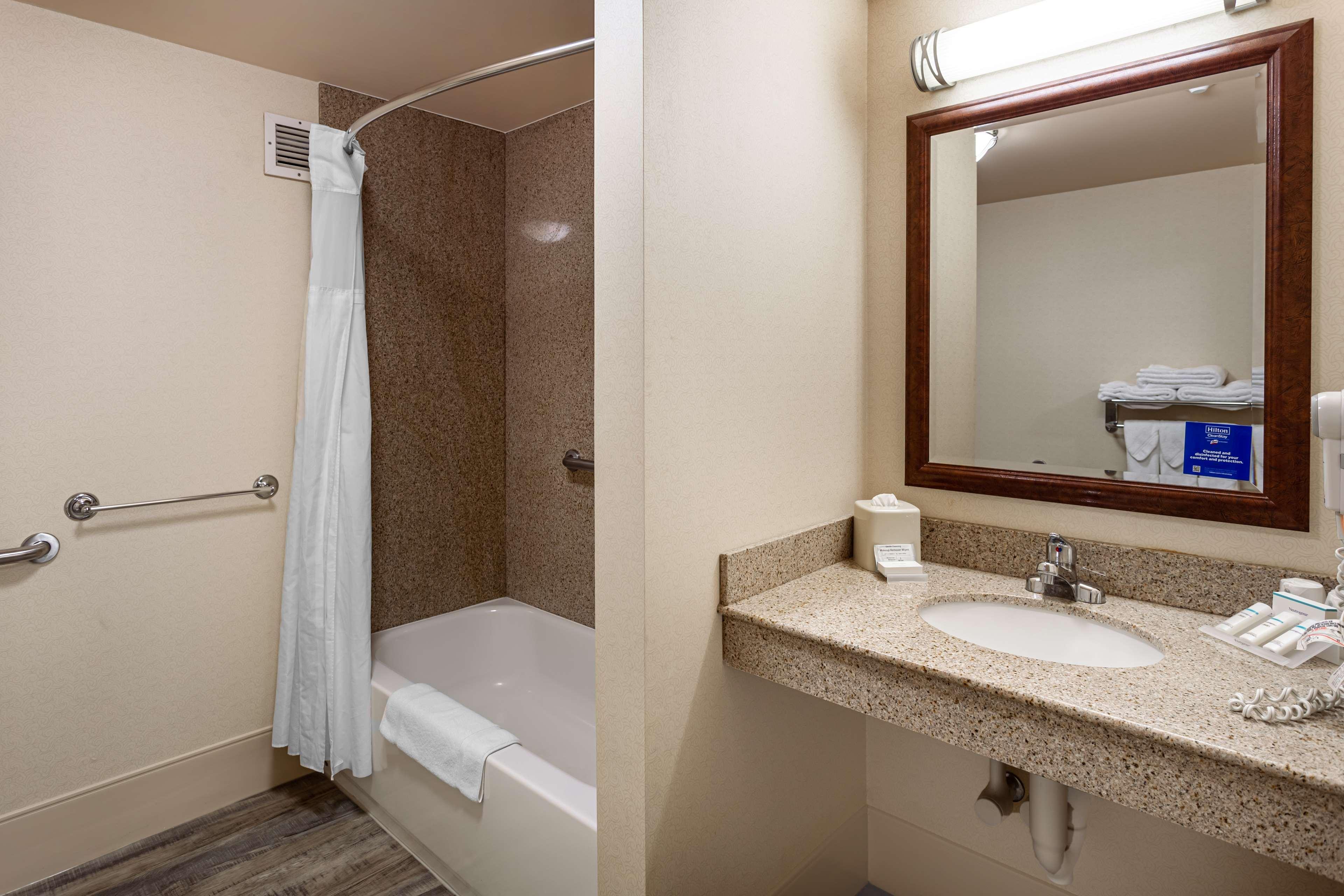 Hilton Garden Inn Вустер Экстерьер фото