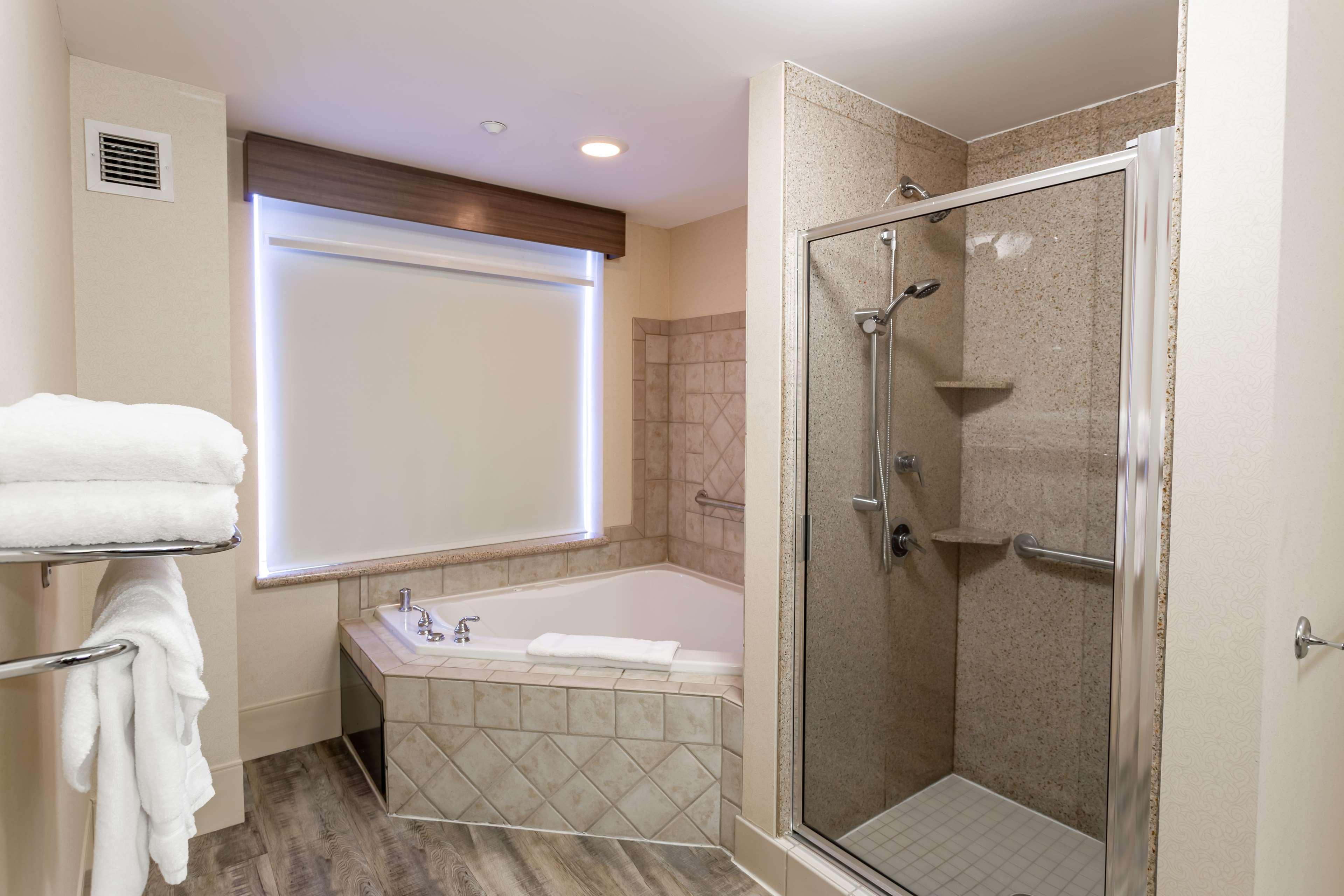 Hilton Garden Inn Вустер Экстерьер фото