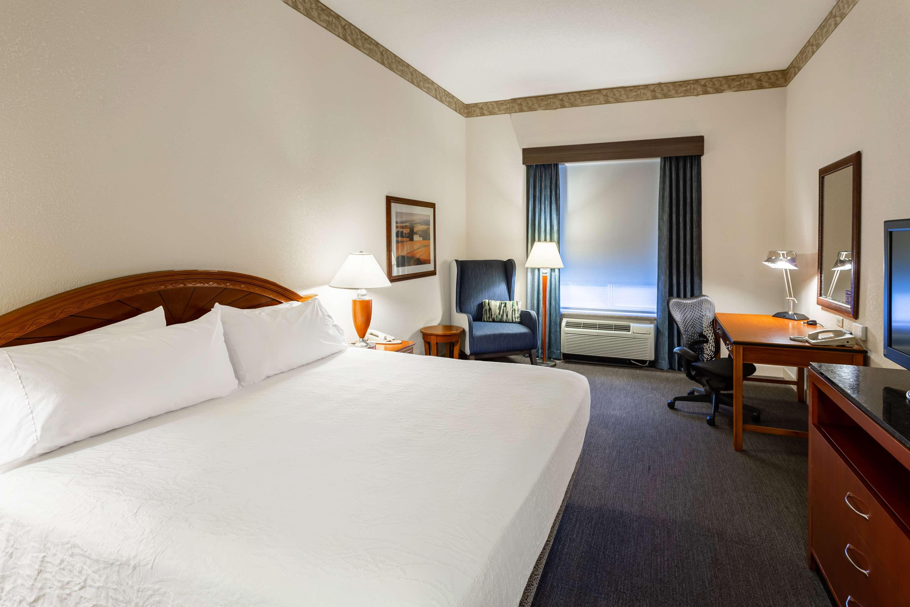 Hilton Garden Inn Вустер Экстерьер фото