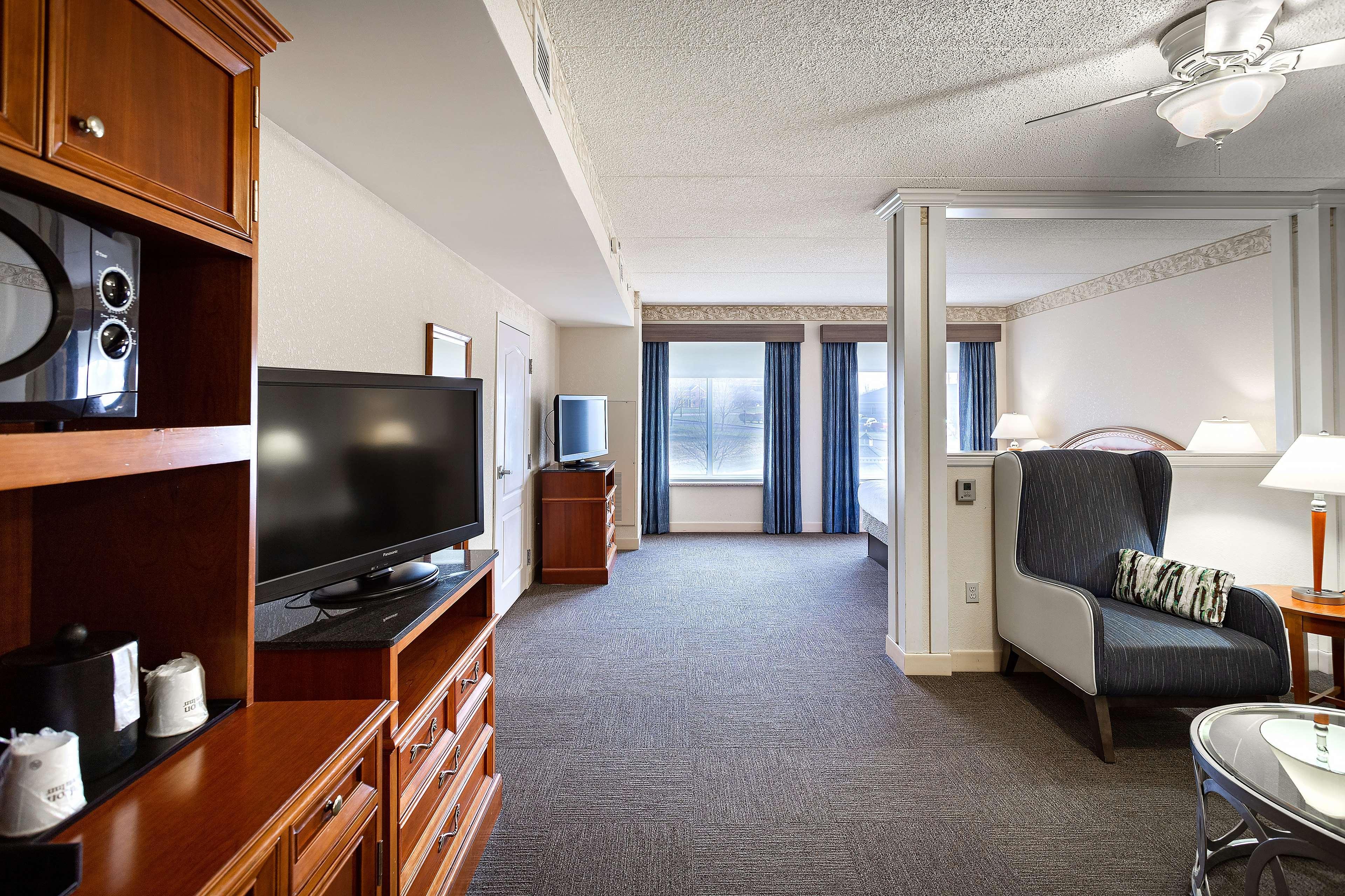 Hilton Garden Inn Вустер Экстерьер фото