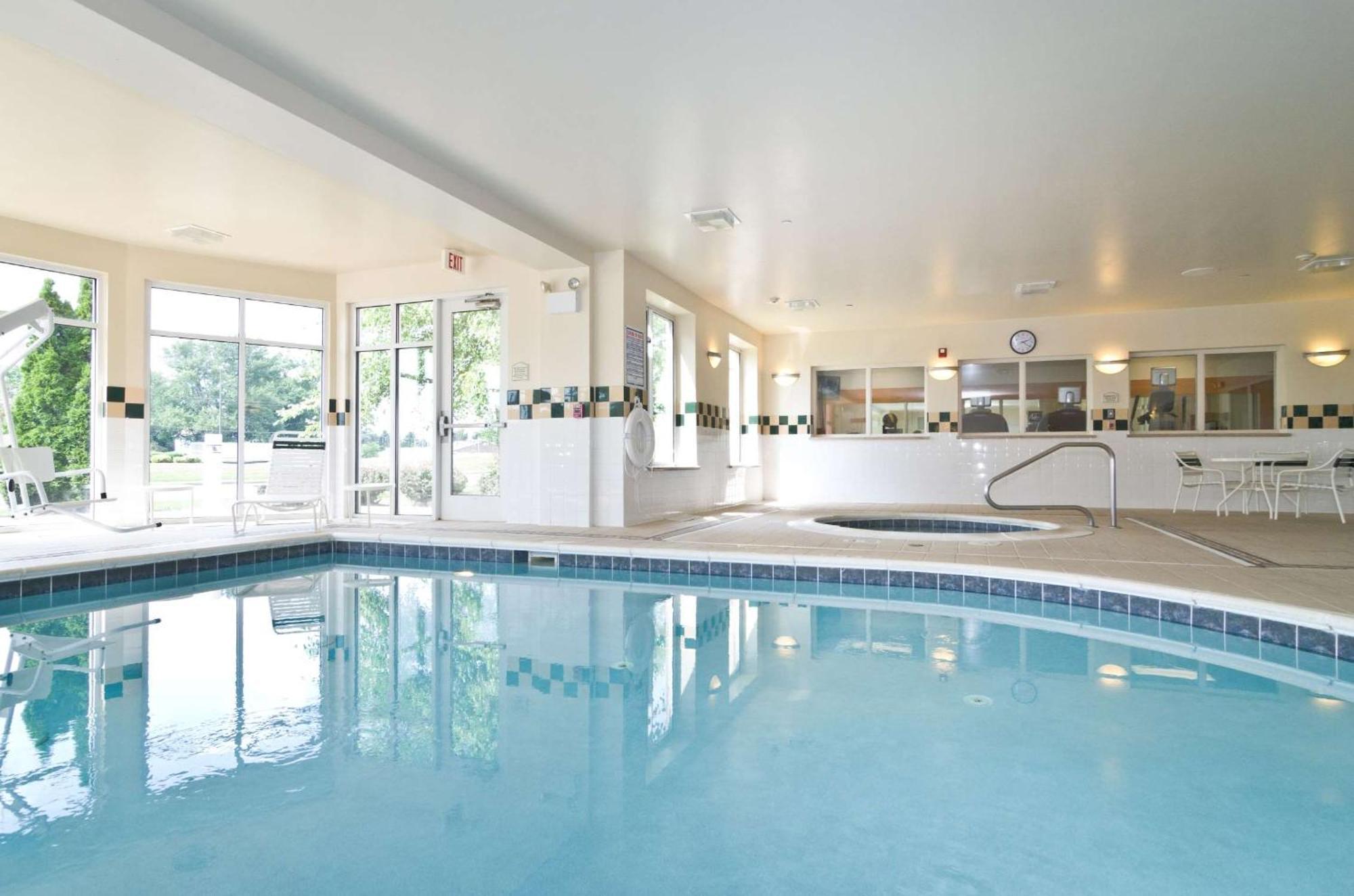 Hilton Garden Inn Вустер Экстерьер фото