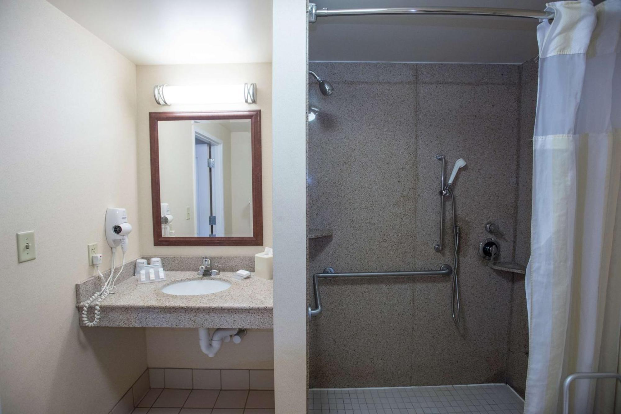 Hilton Garden Inn Вустер Экстерьер фото