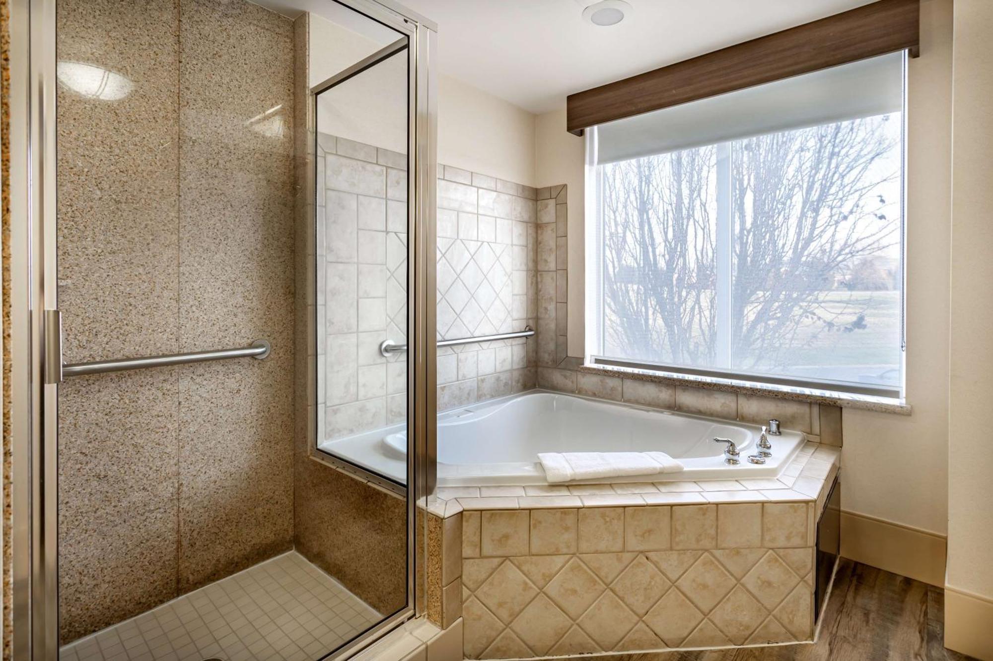Hilton Garden Inn Вустер Экстерьер фото