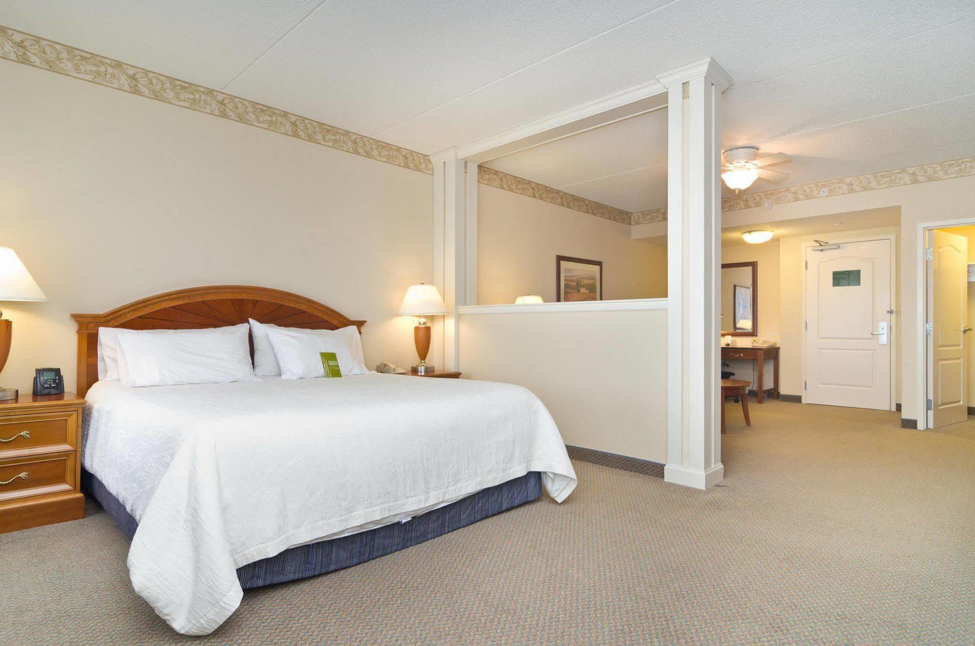 Hilton Garden Inn Вустер Экстерьер фото